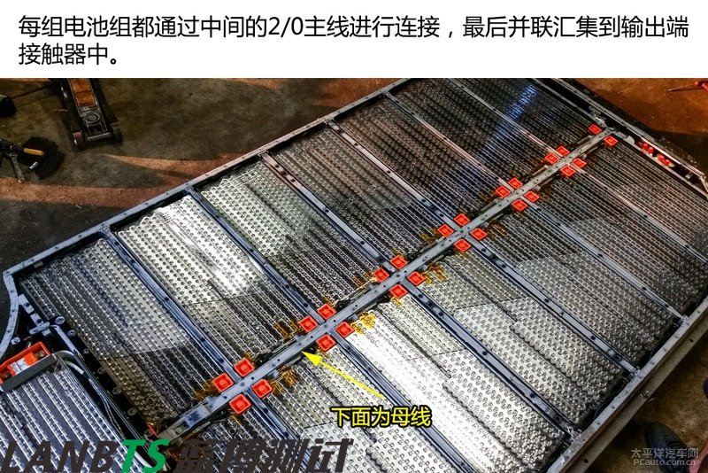 特斯拉電池板拆解：7000多節(jié)18650電池 密密麻麻